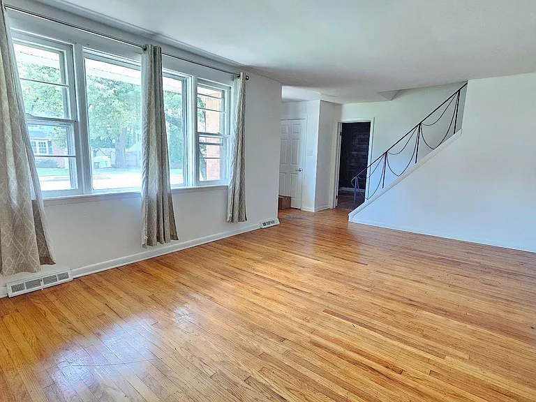328 Rees Dr — Photo 7