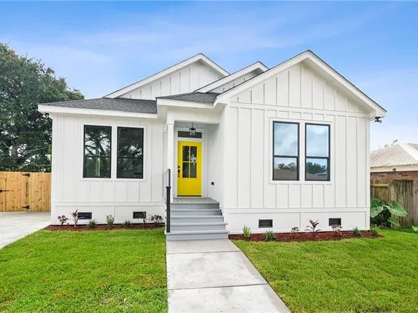2417 Edgar Dr, Violet, LA 70092