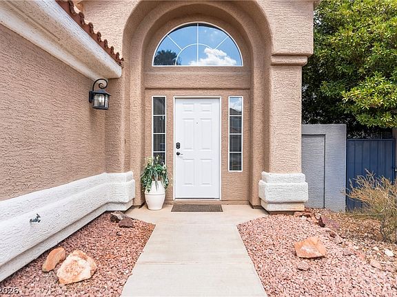4th image of 1432 Desert Hills Dr
