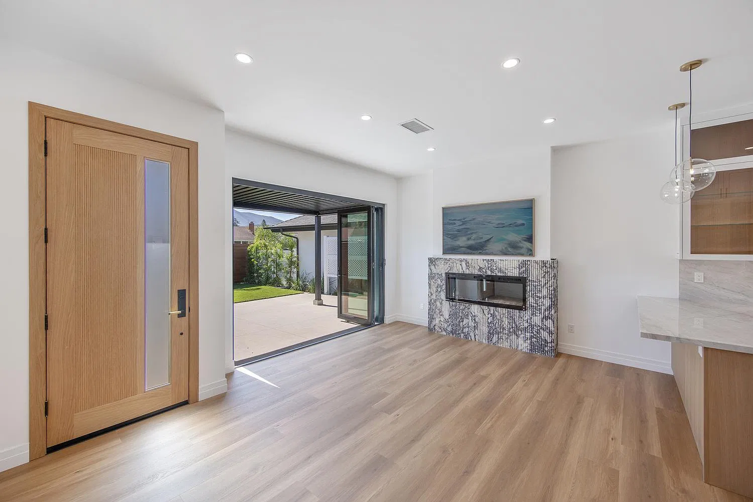 3 bed, 1000 sqft, $4,850 — Photo 4