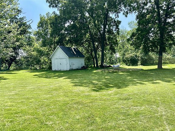 3rd image of 811 Riverview Avenue