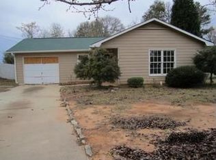 8655 Garvey Dr, Fairburn, GA 30213