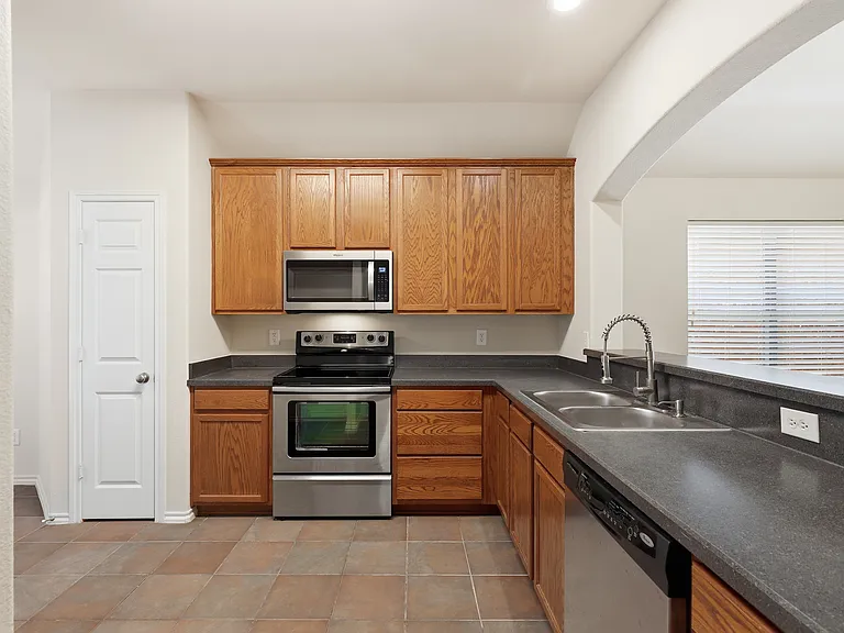 4504 Leeds Dr — Photo 9