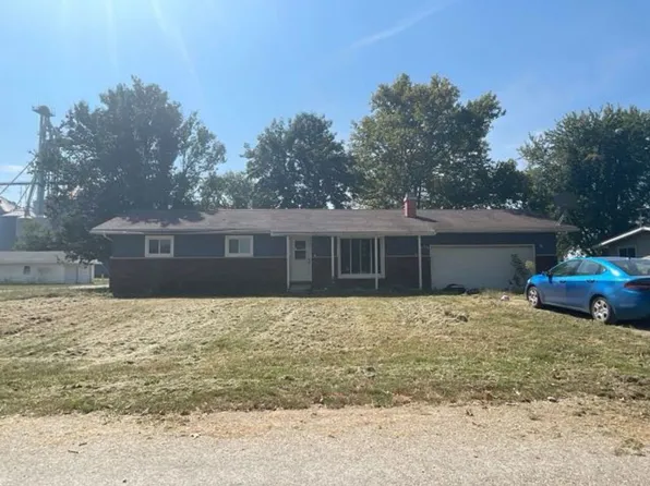 400 W Delavan St, New Holland, IL 62671