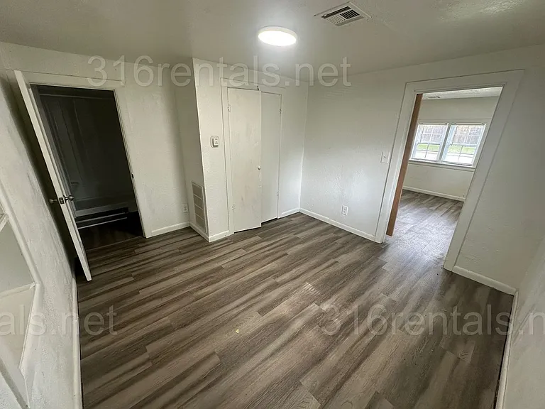 1801 S Glenn St — Photo 6