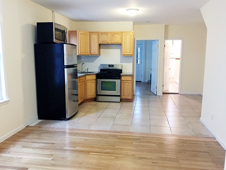 Open Kitchen + Big Living Room