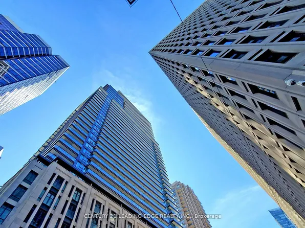 955 Bay St, Toronto, ON