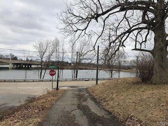 3rd image of 3622 Lakeside Dr