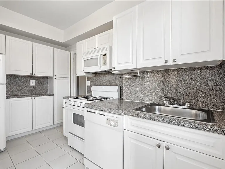 45 Popham Rd #5L — Photo 10