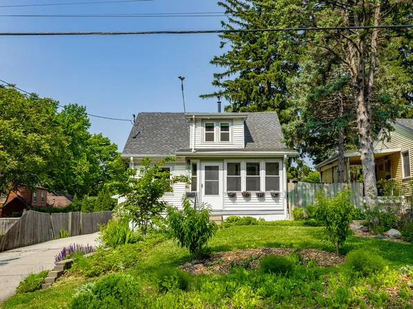 1310 65th St, Windsor Heights, IA 50324