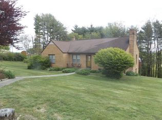 21 Pikes Knob Rd, Hillsville, VA 24343