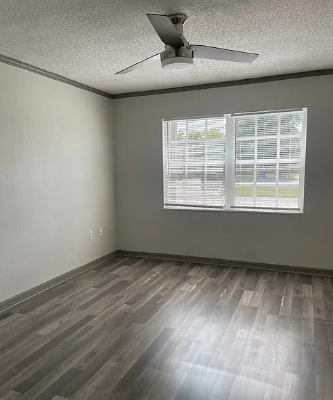 1100 Lowry Ave #33 — Photo 13
