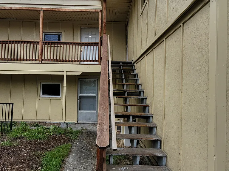 1128 Hess Ave #2 — Photo 6