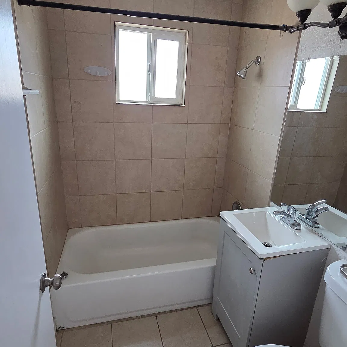 2 bed, 730 sqft, $1,000 — Photo 3