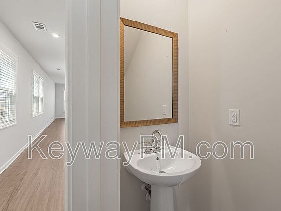 5th image of 651 Manitou Cir