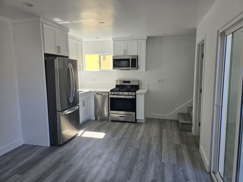 1st image of 3070 W 39th St