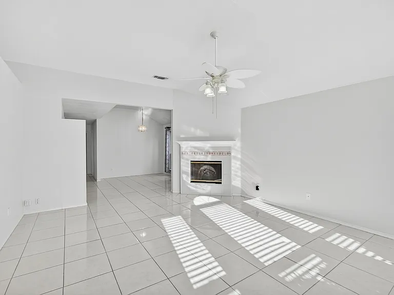 7016 Snowivy Ct — Photo 3