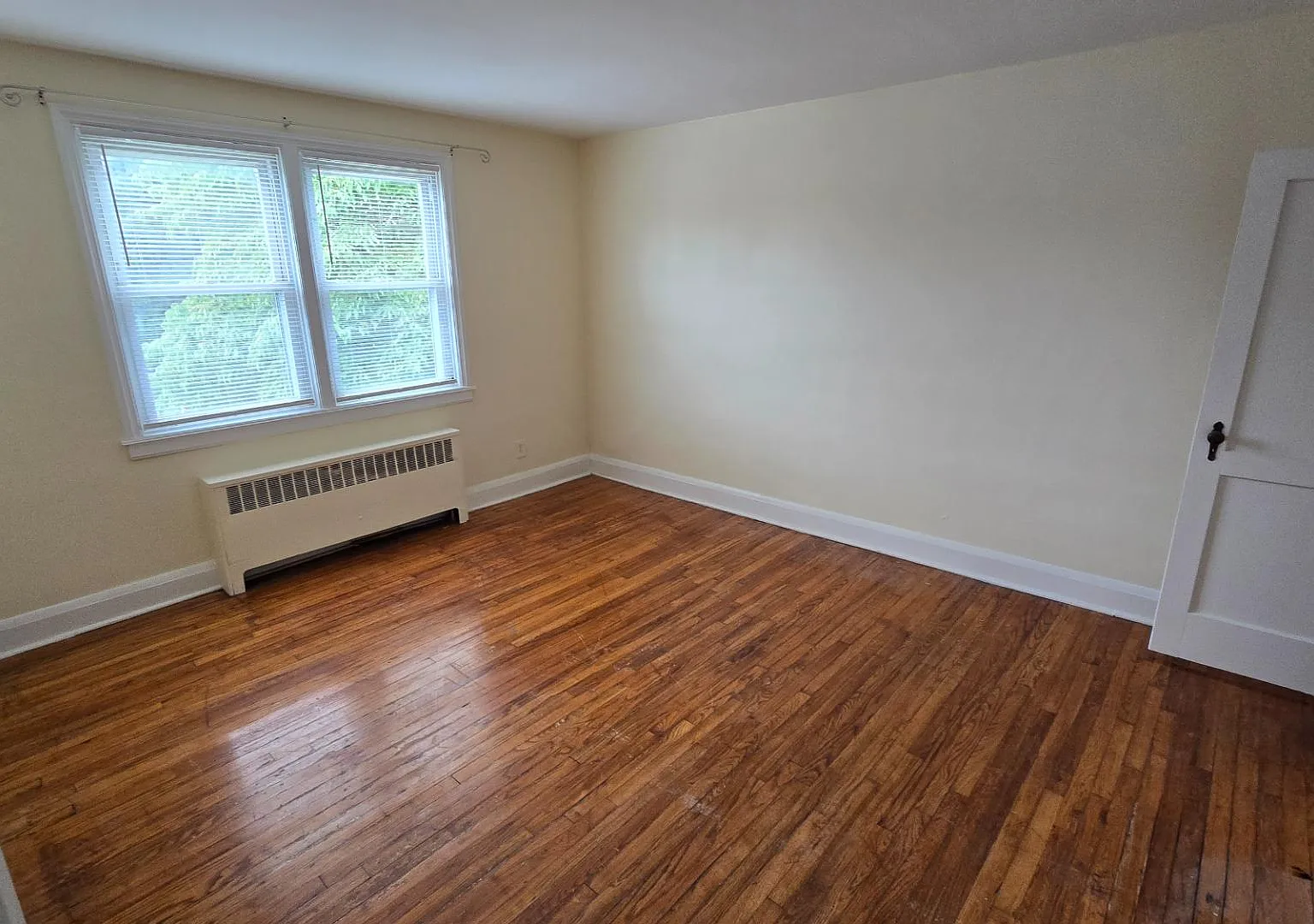 6148 Parkway Dr - B — Photo 2