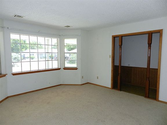 4th image of 6102 NW Cheyenne Ave