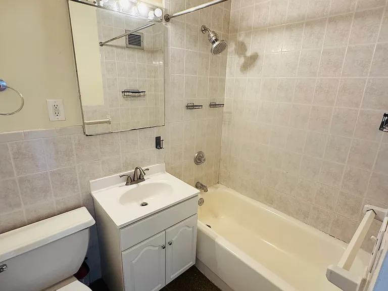 135 Montgomery St #19H — Photo 13
