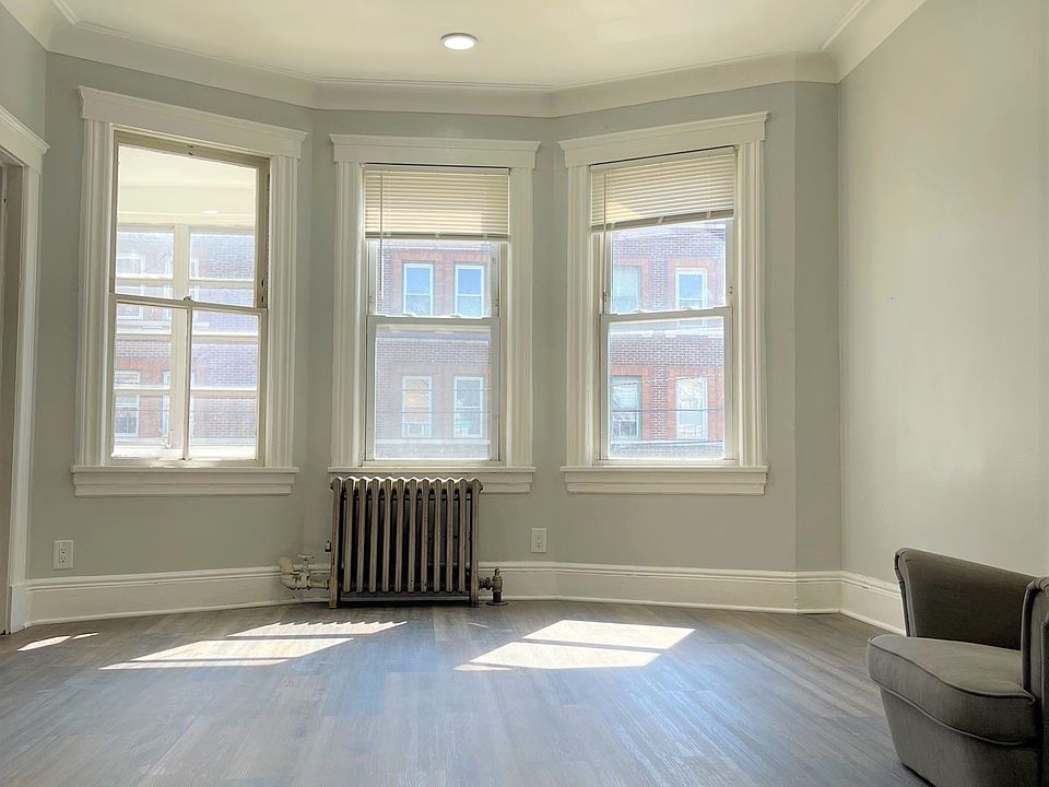 1st image of 106 Romaine Ave #2