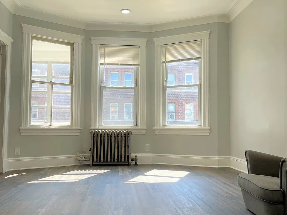 106 Romaine Ave #2