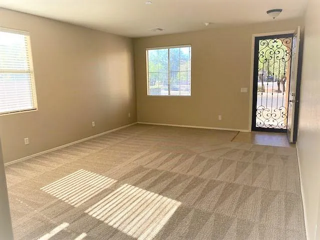 3 bed, 2.5 bath, 2466 sqft, $2,300 — Photo 2