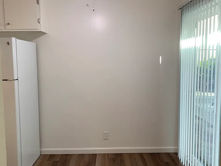 Del Prado Apts — Photo 16
