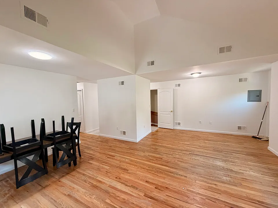 10 Cornelia St #2