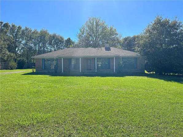 7685 Twin Pond Court W, Irvington, AL 36544