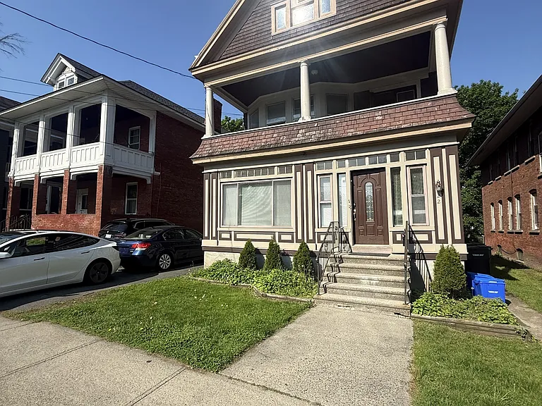 22 Pawling Ave — Photo 2
