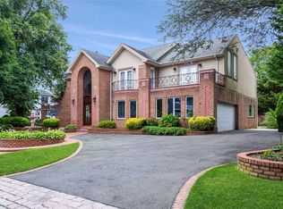 59 Auerbach Ln, Lawrence, NY 11559