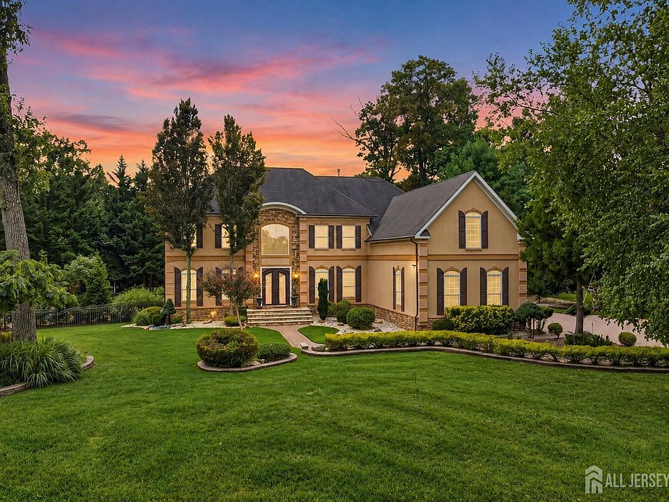 1st image of 2 Lexington Ct