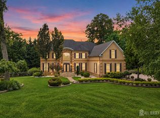 2 Lexington Ct, Monroe Township, NJ 08831