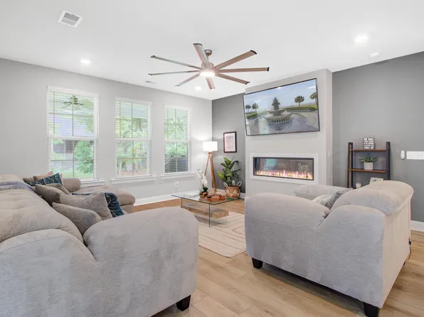 608 S Pointe Blvd, Summerville, SC 29483