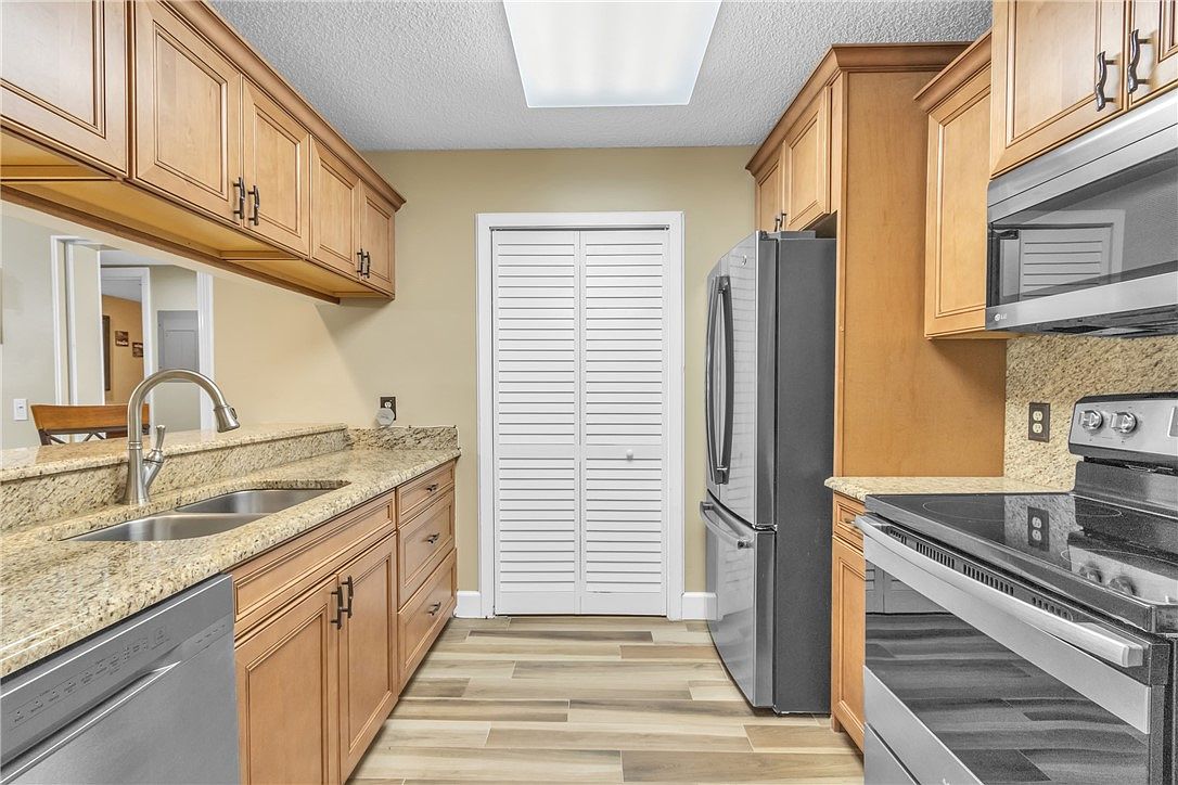 18 Plantation Dr APT 106