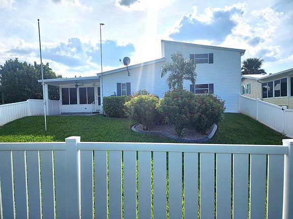 4th image of 664 Safari Hunt Dr