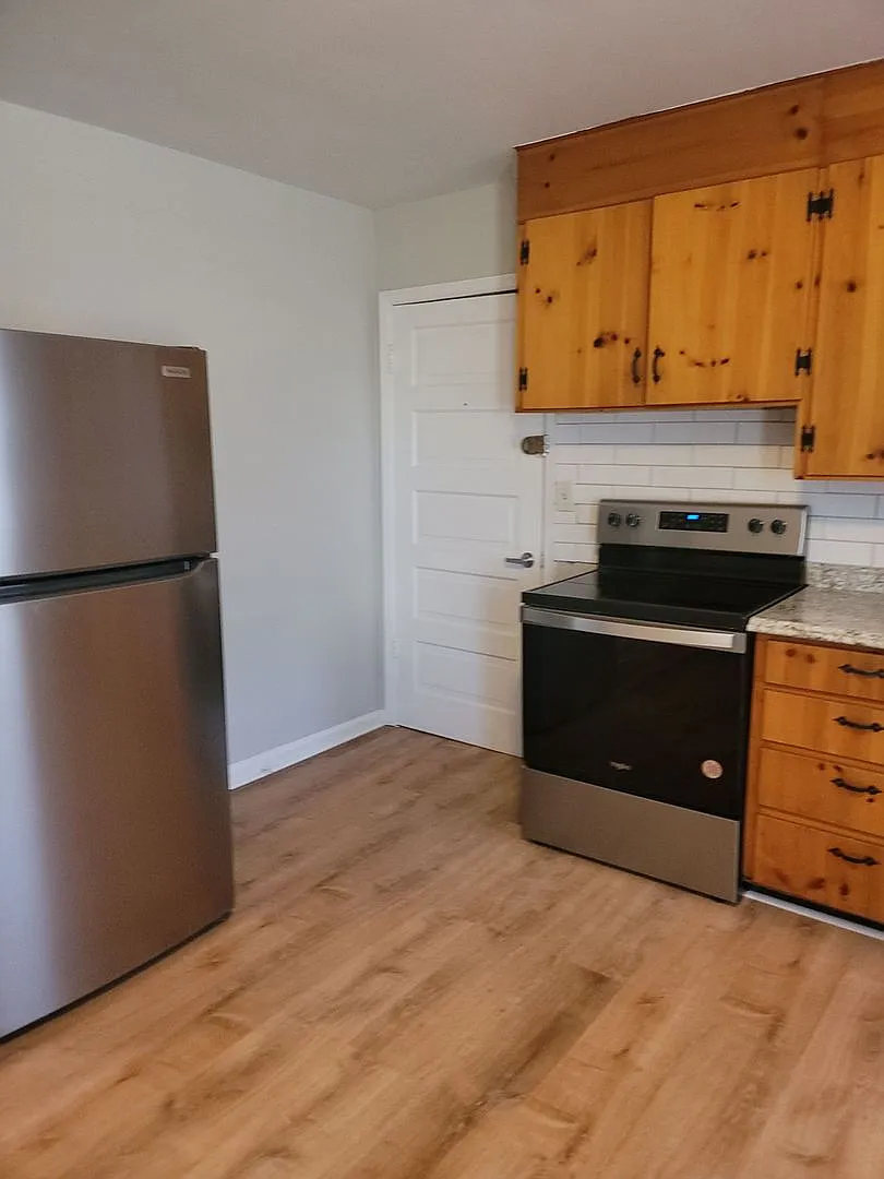 College Drive Apartments — Photo 4