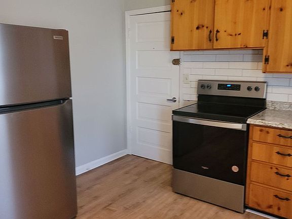 4th image of 211 College Dr APT 3