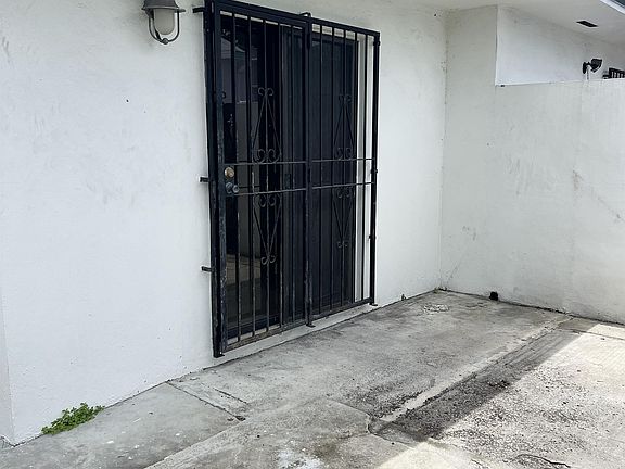 4th image of 942 NW 22nd Pl #942