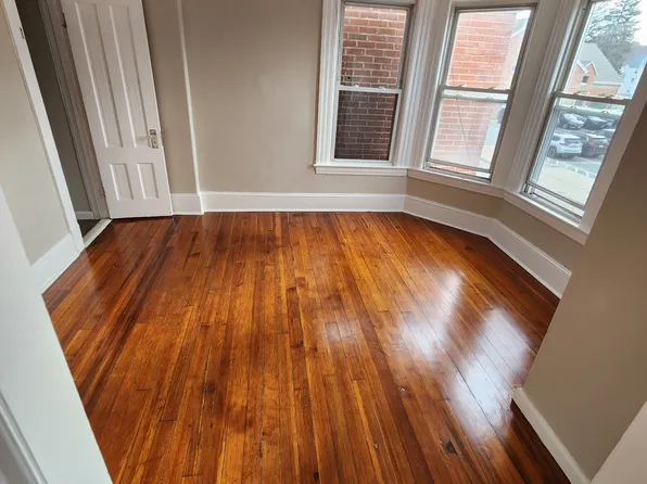 32 Bridge St, South Hadley, MA