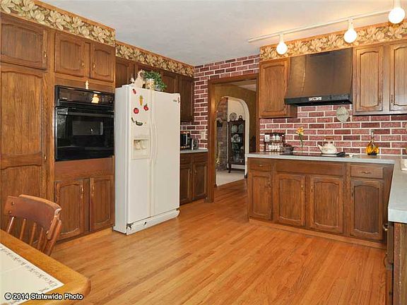 5th image of 172 Sweetbriar Dr