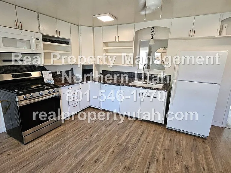 662 E 4th St — Photo 8