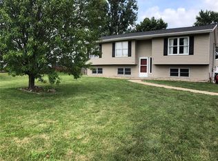 1607 W 3rd St, Vinton, IA 52349