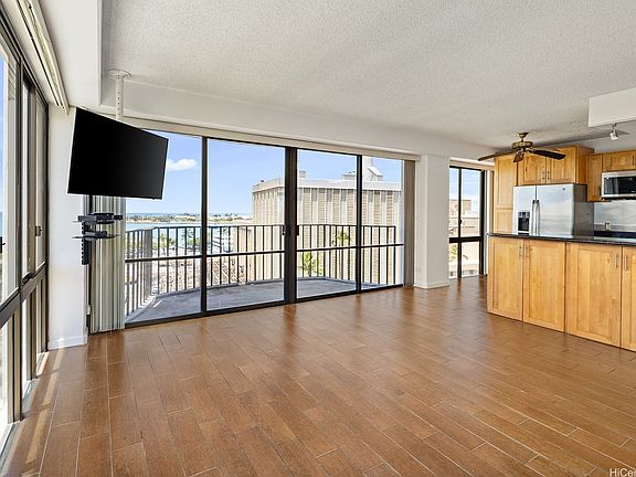 3rd image of 700 Richards St APT 809