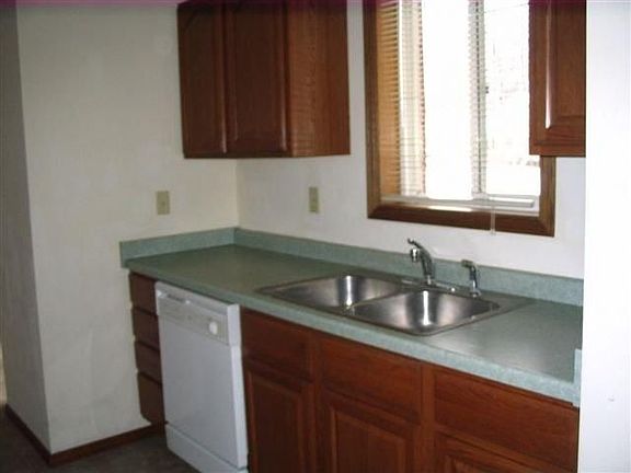 3rd image of 3422 Rosewood Dr