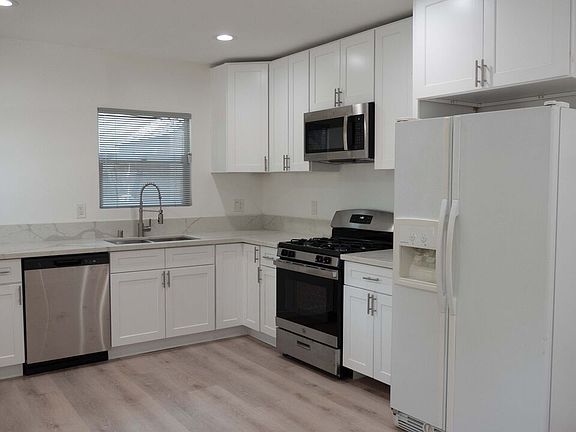 3rd image of 6211 Ventura Canyon Ave