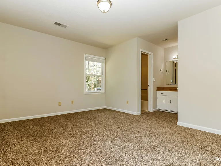 1311 Hampton Dr — Photo 13