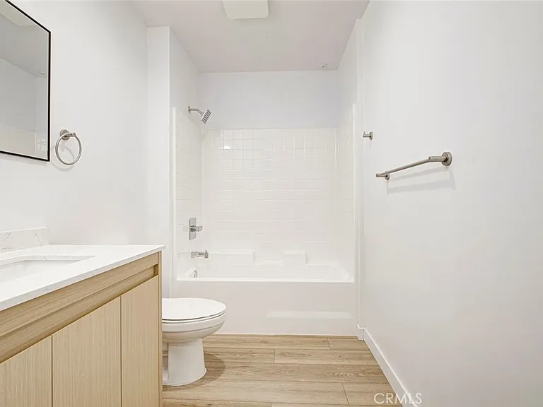 14810 Delano St #406 — Photo 7