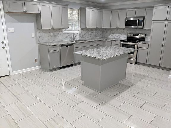 5th image of 618 W Feagin St
